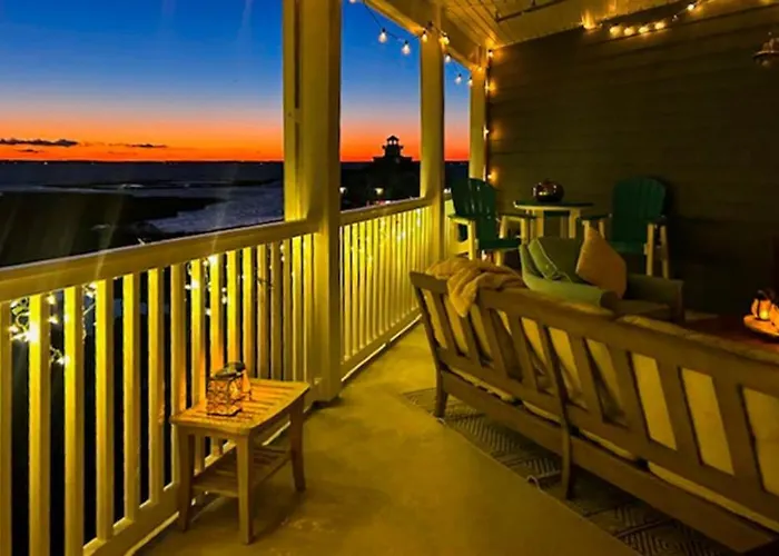 Holiday home Stunning Waterfront With Bay Views Outdoor Pool And Private Balcony