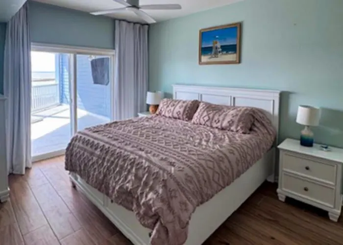 Stunning Waterfront With Bay Views Outdoor Pool And Private Balcony *
