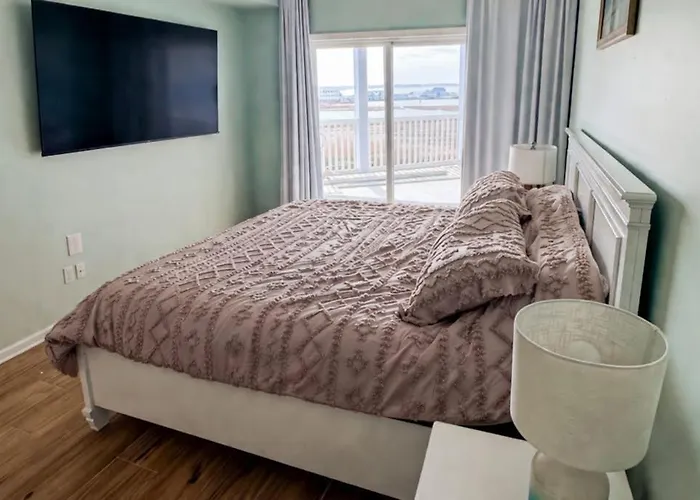 Stunning Waterfront With Bay Views Outdoor Pool And Private Balcony Holiday home Ocean City
