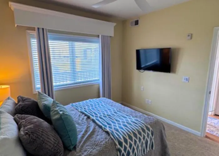 Holiday home Stunning Waterfront With Bay Views Outdoor Pool And Private Balcony Ocean City