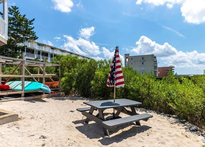 Stunning Waterfront With Bay Views Outdoor Pool And Private Balcony *