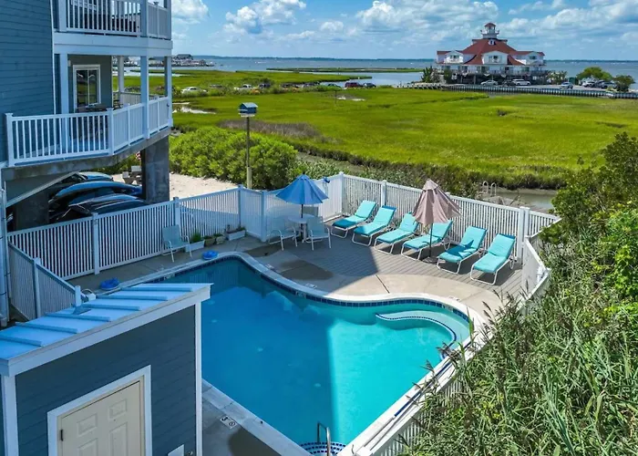 Hébergement de vacances Stunning Waterfront With Bay Views Outdoor Pool And Private Balcony