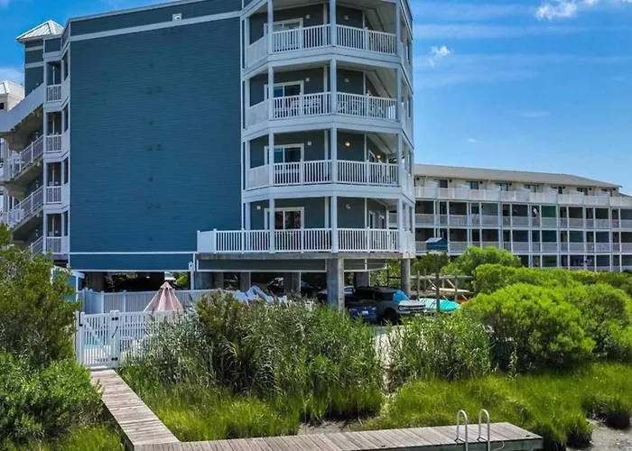 Stunning Waterfront With Bay Views Outdoor Pool And Private Balcony *